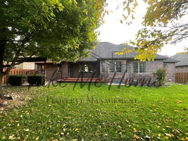 Building Photo - 4 Bedroom Home in Kickapoo District!