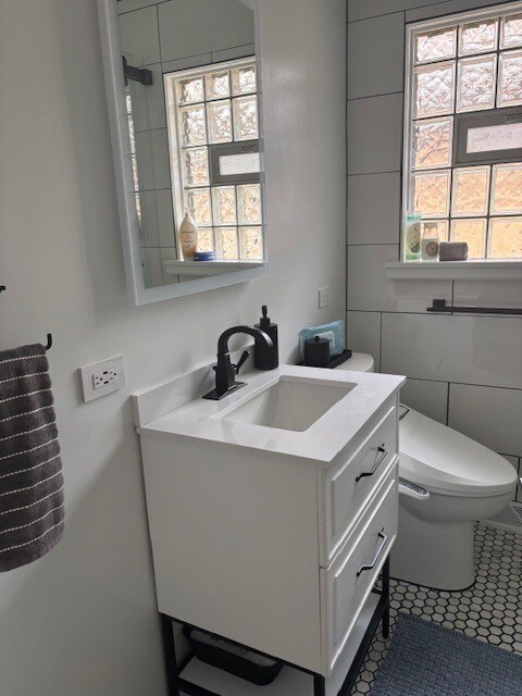 Upstairs Bathroom - 4441 S Kilpatrick Ave