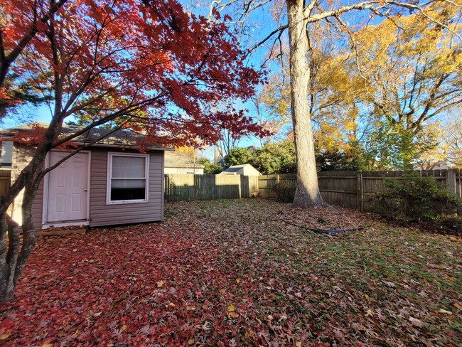 Building Photo - 5 Bedroom 3 Bath Home with Sunroom in Virg...