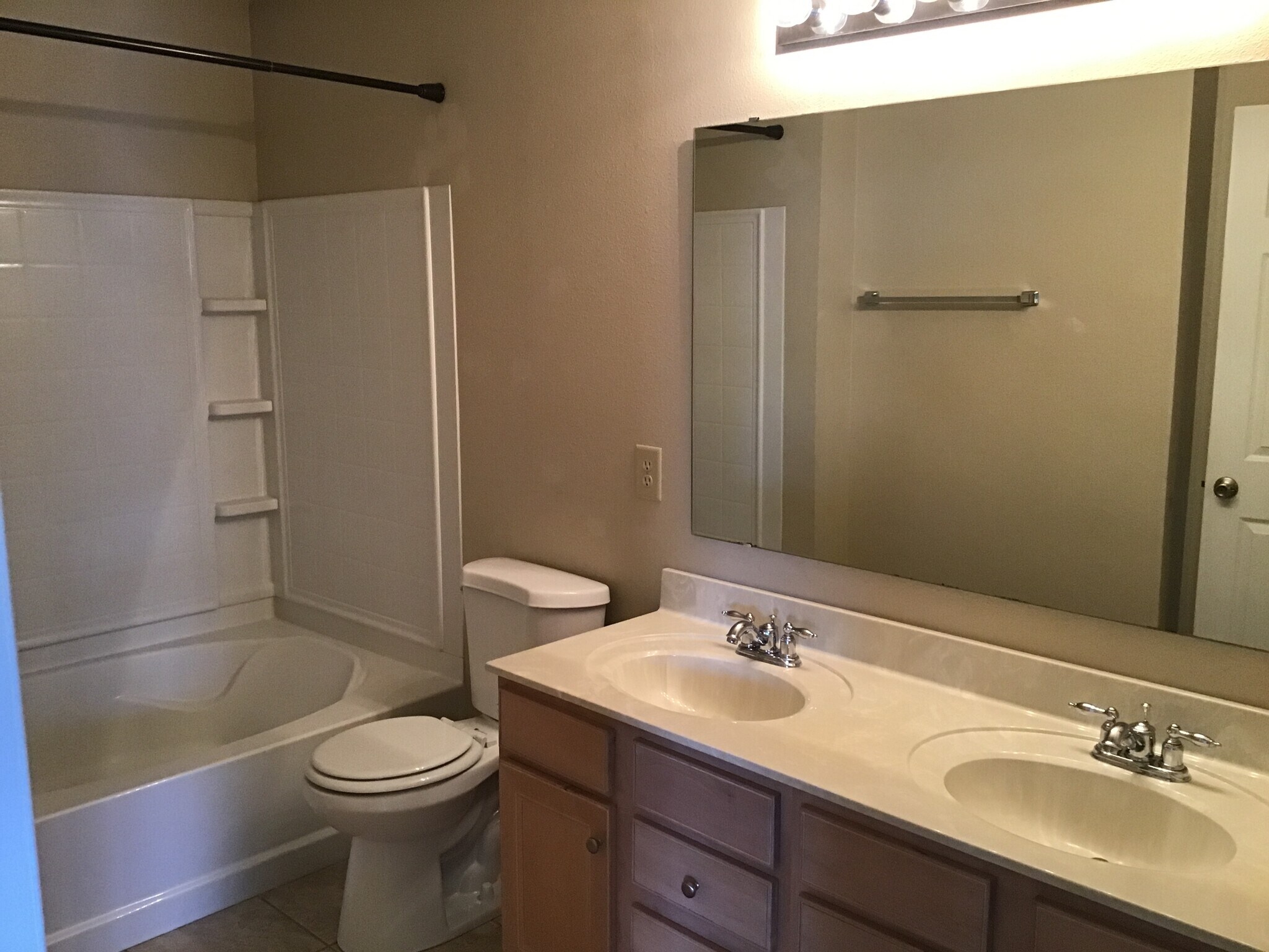 Building Photo - 12645 Republic Dr