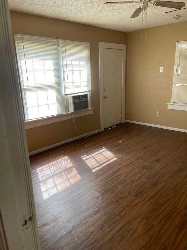 Building Photo - 2nd Chance Leasing!!