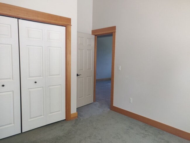 Building Photo - Charming 3x2.5 Modern Craftsman Home in NW Crossing with Private Backyard Oasis and Bonus Room Up...