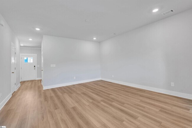 Building Photo - 46 Mardale Ln