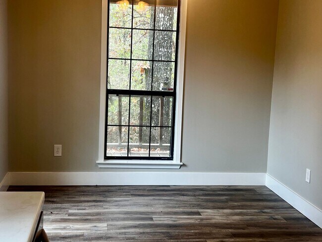 Building Photo - 95 Oakwood Dr