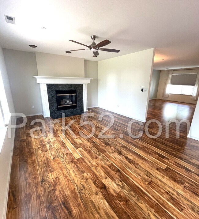 Building Photo - Spacious 4 Bedroom Home in DuPont