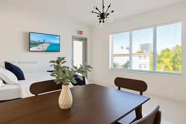 Building Photo - 1025 94th St