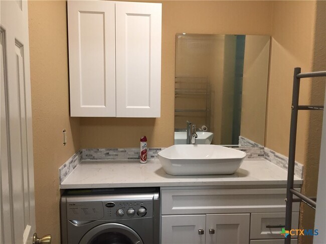 Building Photo - 4841 TX-35