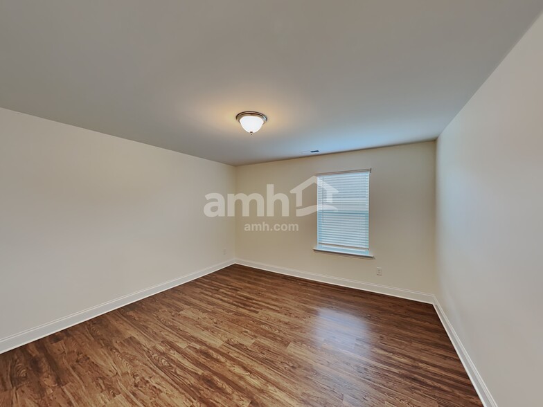 Building Photo - 307 Stowe Rd