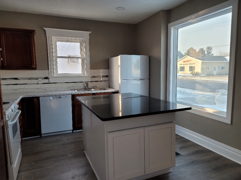 Building Photo - 505 Main St