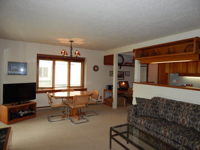 Building Photo - 4455 Berry Dr