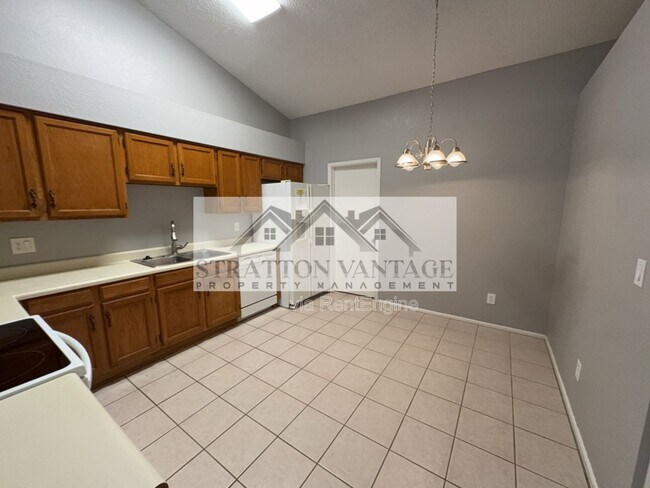 Building Photo - 5136 E Evergreen St