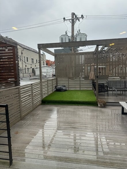 Building Photo - 808 N Greenview Ave