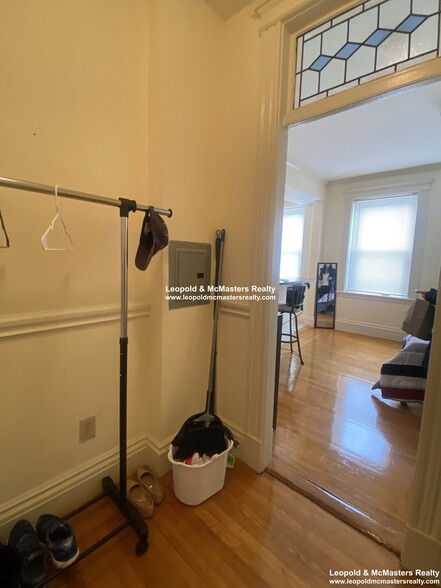Building Photo - 48 Queensberry St