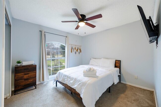 Building Photo - 1704 Verbena Way