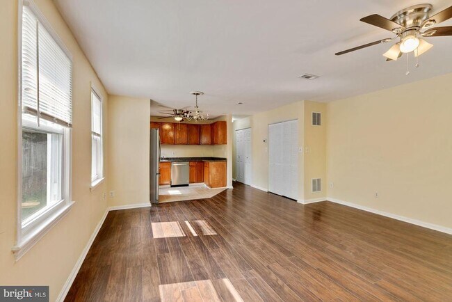 Building Photo - 109 E Reed Ave