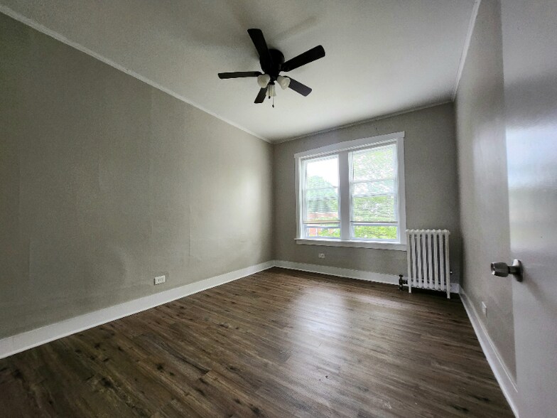 Building Photo - 7848 S Burnham Ave