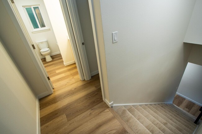 Building Photo - 403 43rd Ave SW