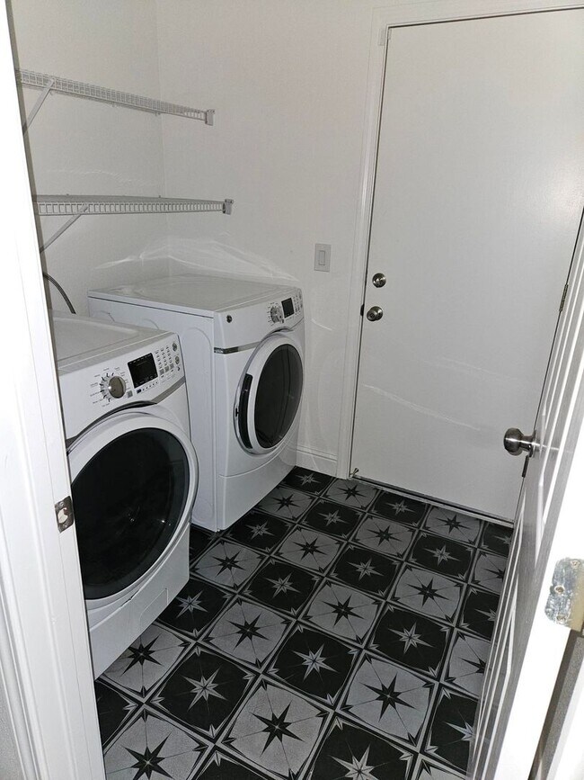 Building Photo - Perfect home seeking amazing tenant