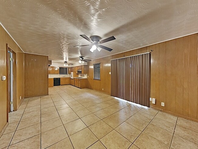 Building Photo - No Application Fee* Plus $250 Off First & ...
