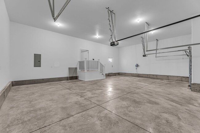 Building Photo - Italian Estates Property Management