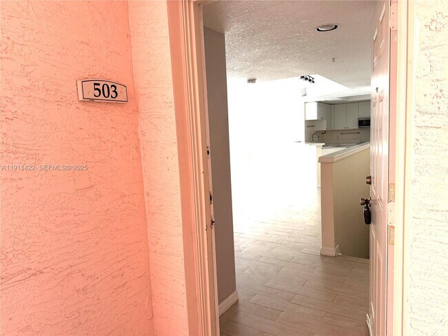 Building Photo - 2039 SE 10th Ave