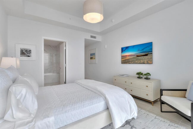 Building Photo - 525 N Fort Lauderdale Beach Blvd