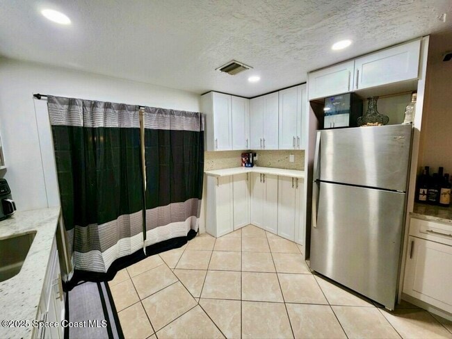 Building Photo - 1228 E Azalea Ct