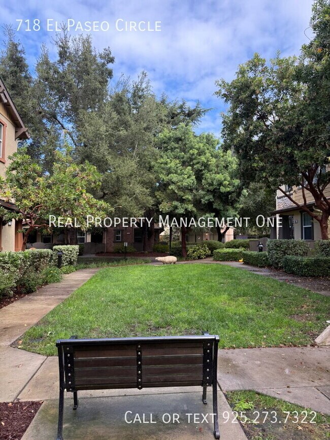 Building Photo - 718 El Paseo Cir