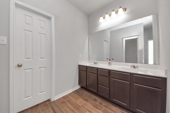 Building Photo - 4239 Wyanngate Dr