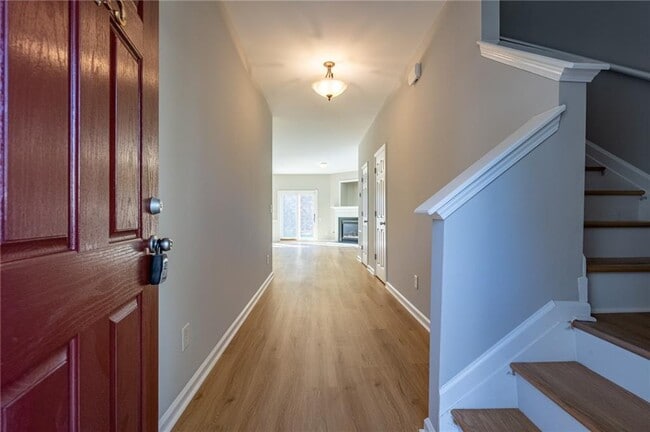 Building Photo - 2245 Leicester Way SE