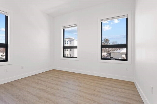 Building Photo - 1137 Washington St