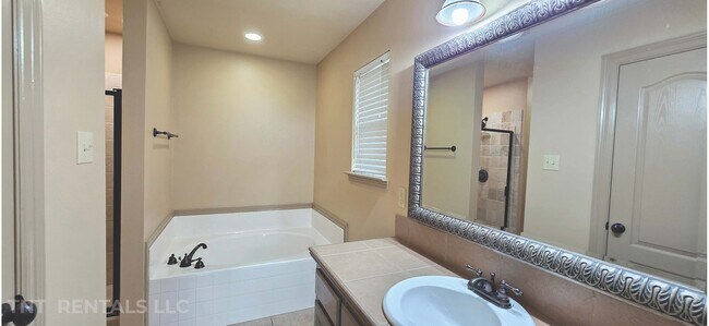 Building Photo - 408 Autumn Trail