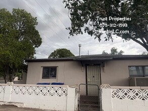 Building Photo - 920 Texas Dr