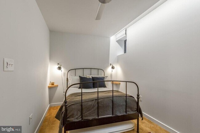 Building Photo - 1306 Hope St