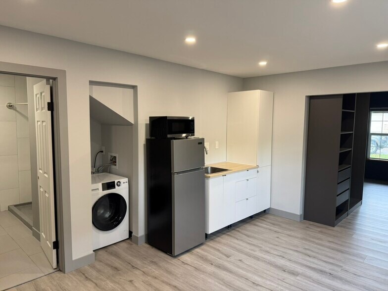 Primary Photo - 3420 Midas Ave