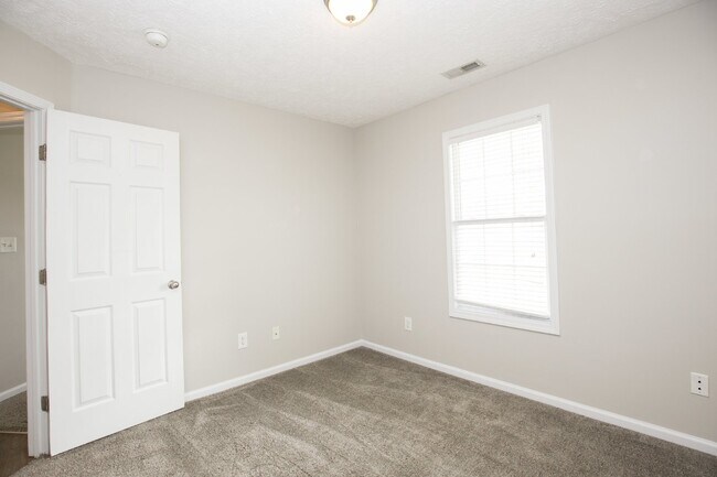 Building Photo - Charming 3 Bed, 2 Bath Rental Home in Raeford, NC - Don't Miss Out!