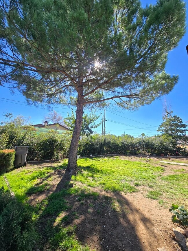Building Photo - House for rent  | 3 Bedrooms | 2 Bathrooms...