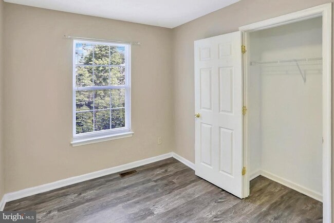 Building Photo - 213 Copperfield Ln