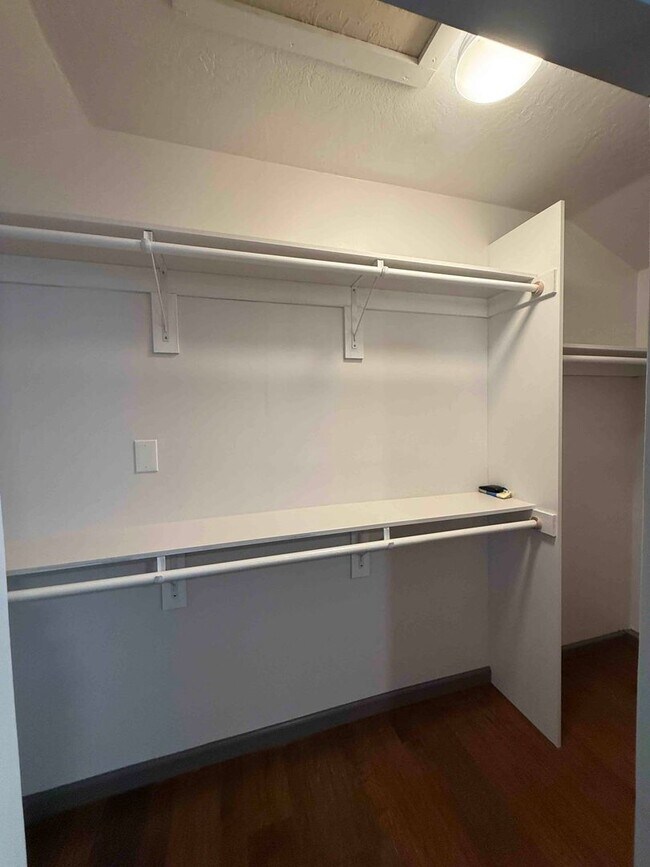 Building Photo - Charming Land Park 2 Bedroom