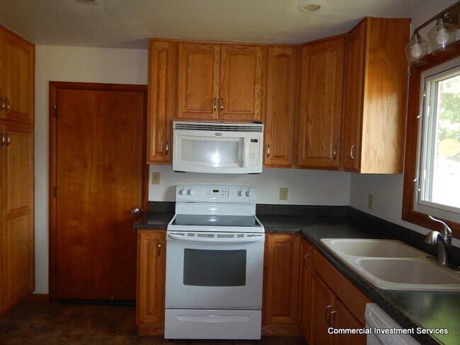 Building Photo - 2214 Anna Ave