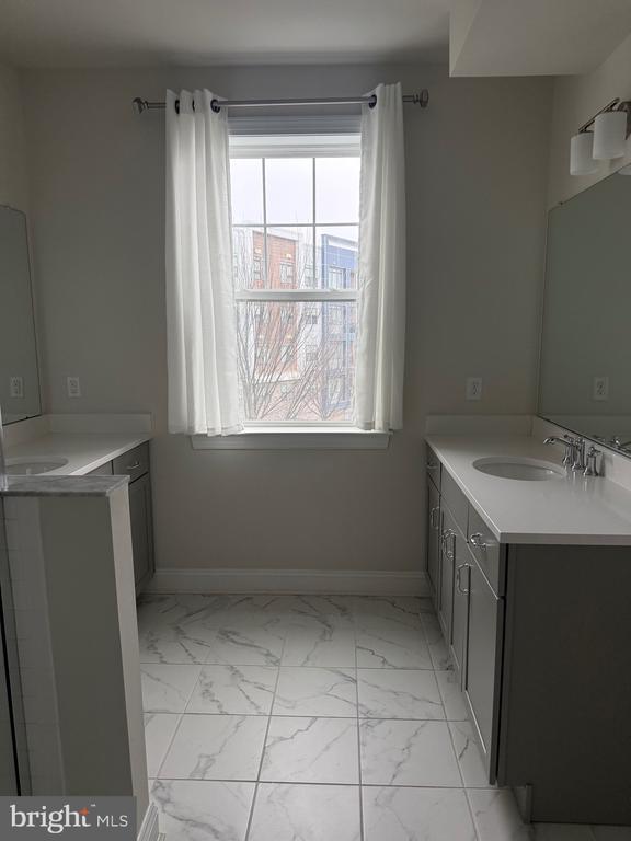 Building Photo - 220 Charles Ellis Dr