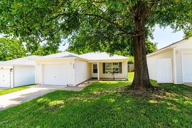 Building Photo - Northwest Pensacola 3BR/2BA Home Near Navy Federal with No Carpet & Privacy-Fenced Backyard
