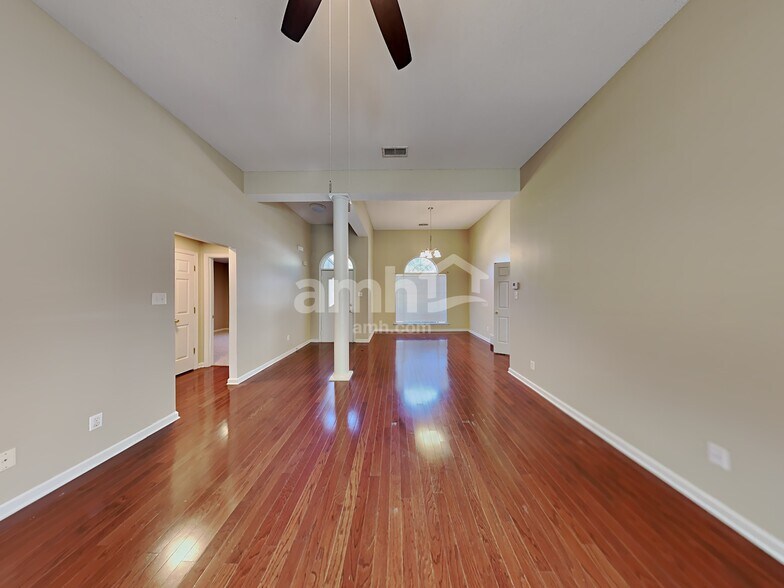 Building Photo - 5557 Mary Ln