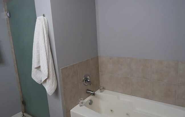 Building Photo - 1910 S State St