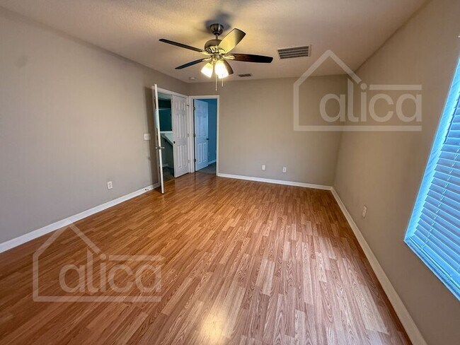 Building Photo - 109 Whispering Pines Way