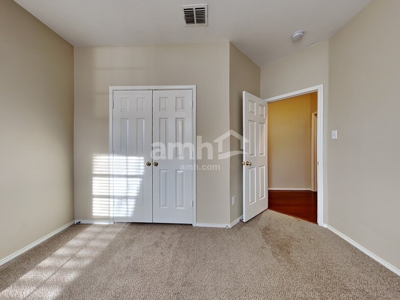 Building Photo - 1404 Blue Gill Ln