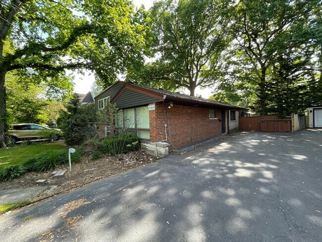 Building Photo - 1366 Cavell Ave