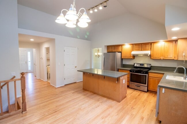 Building Photo - 4bd/2.75ba Sammamish Home
