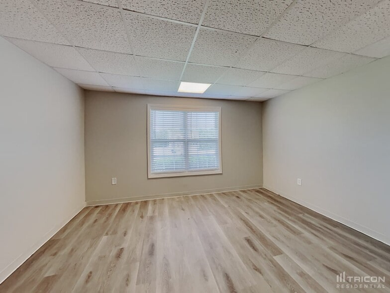 Building Photo - 282 Clara Bell Way