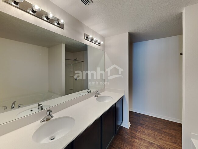 Building Photo - 1120 Brenton Leaf Dr